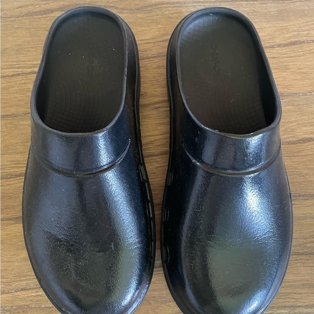 OOFOS Black Work Clogs